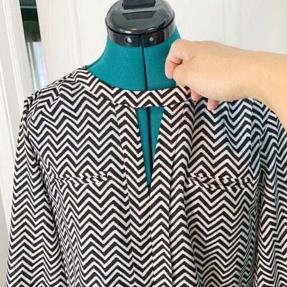 French Connection 3/4 Sleeve Keyhole Casual Career Lightweight Printed Blouse - Picture 6 of 15